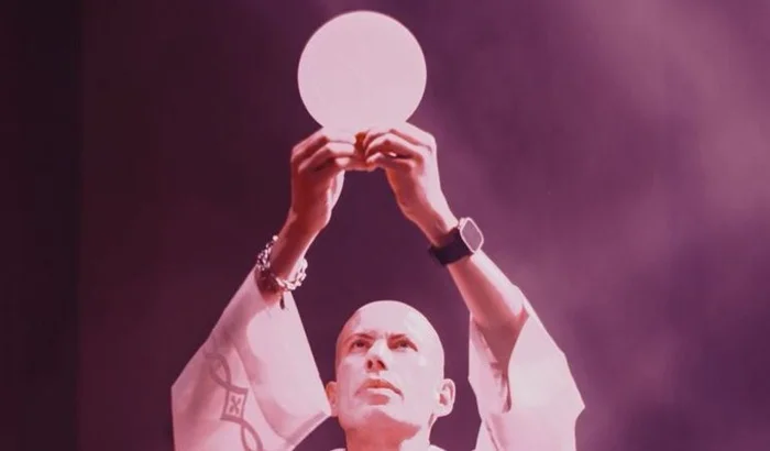 Ajude o padre Lucas no tratamento contra o linfoma